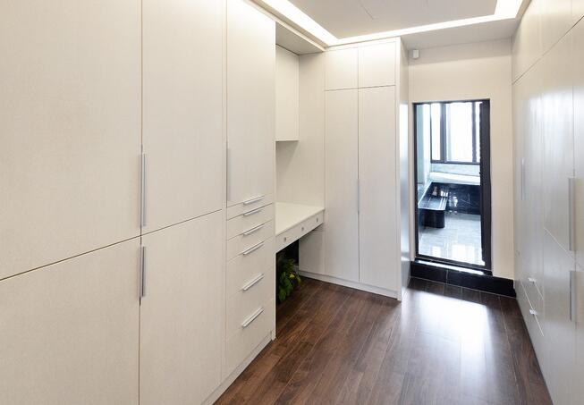 衣帽間怎樣規(guī)劃功能區(qū)域？衣帽間裝修技巧